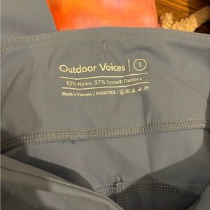 Beautiful OV leggings! Stretchy!